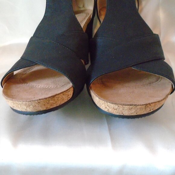 EUC💥AWESOME ADRIENNE VITTADINI BLACK STRAPPY WEDGE SHOES BACK ZIP ~ SIZE 9.5 - Picture 4 of 8